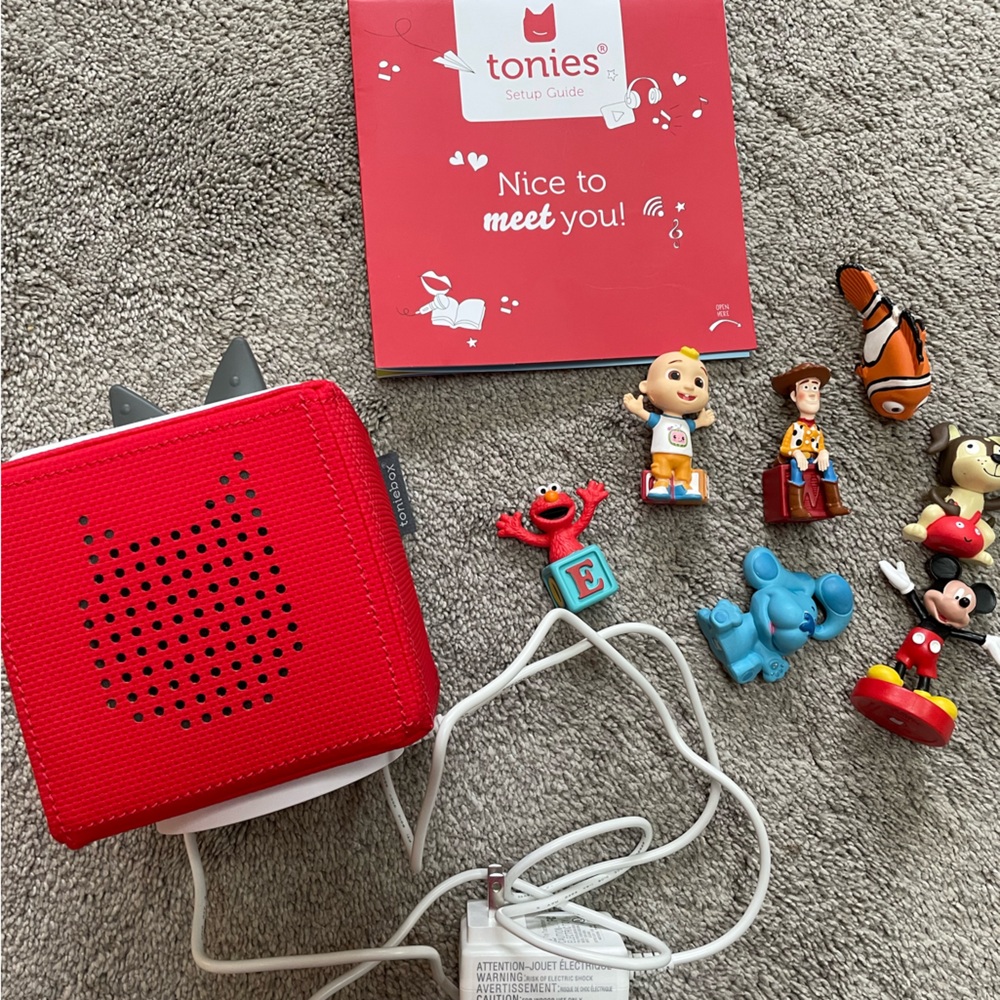 BRAND NEW TONIES BOX WITH 7 CHARACTERS